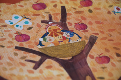 Mon Petit Pommier puzzle styled on wood background